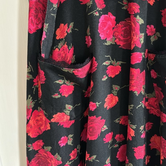 ❤️ Effie’s Heart black/red floral dress with mesh bodice and belt. Size L. - Picture 4 of 8